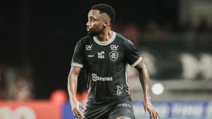Sávio, lateral do Remo, enfrenta críticas do técnico Osório por indisciplina