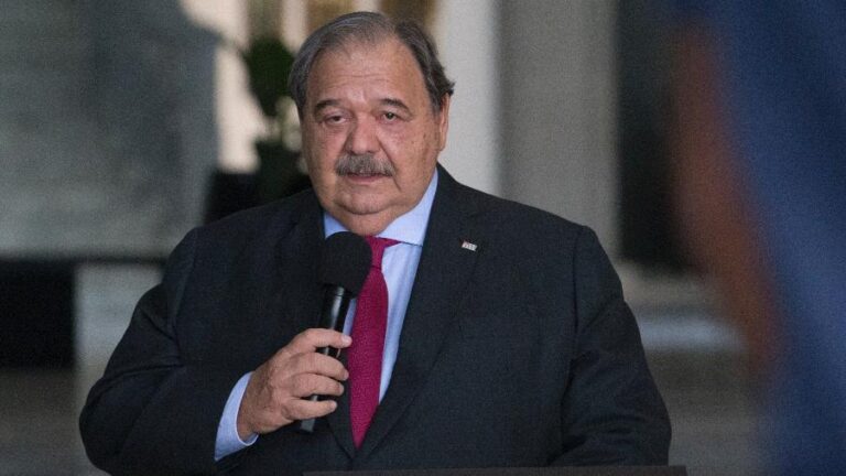 Secretário de saúde de SP durante a pandemia morre aos 77 anos