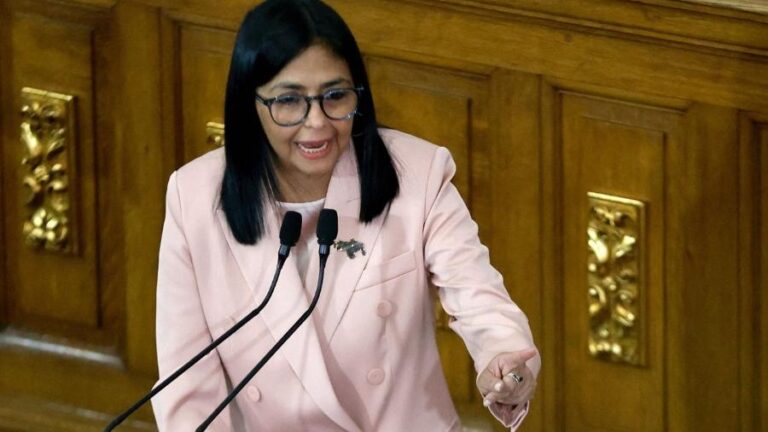 Venezuela deve preservar poder político para se defender, diz Delcy Rodríguez