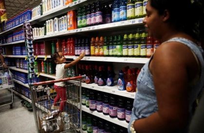 Supermercados enfrentam queda nas vendas de alimentos em dezembro de 2025
