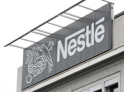 Nestlé amplia recall de fórmulas infantis por risco de toxina na Europa