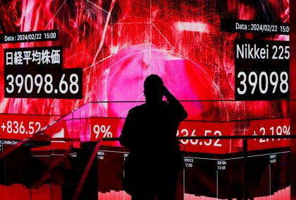 Bolsas da Ásia desaceleram alta com dados fracos do Japão e feriados prolongados