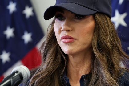 Apoio do governo Trump a agente após morte em Minneapolis
