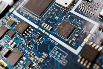 Vendas globais de chips impulsionam indústria para 1 trilhão em 2026