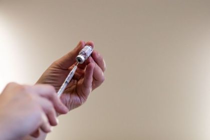 Covid ainda preocupa após cinco anos de vacinação no Brasil