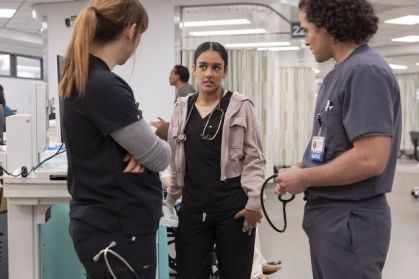 Elenco revela imersão para autenticidade médica em The Pitt 2