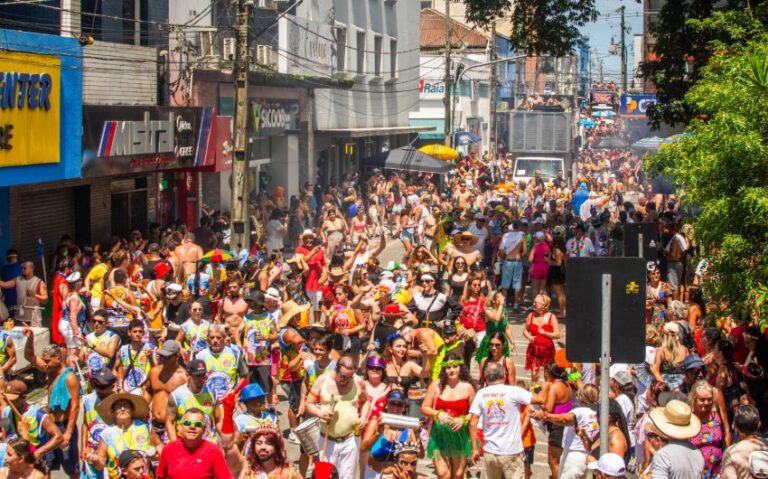 Baterias das escolas de samba animam Paranaguá com samba-enredo em janeiro