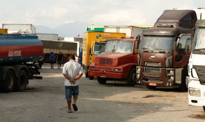 Boulos negocia com caminhoneiros para evitar greve sobre alta do diesel