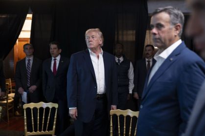 Trump avalia opções de ação militar e cibernética no Irã
