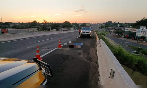 Pedestre morre atropelado no acostamento da BR-376 em Paranavaí