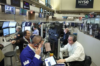 Wall Street sobe com acordo preliminar sobre Groenlândia e dados econômicos