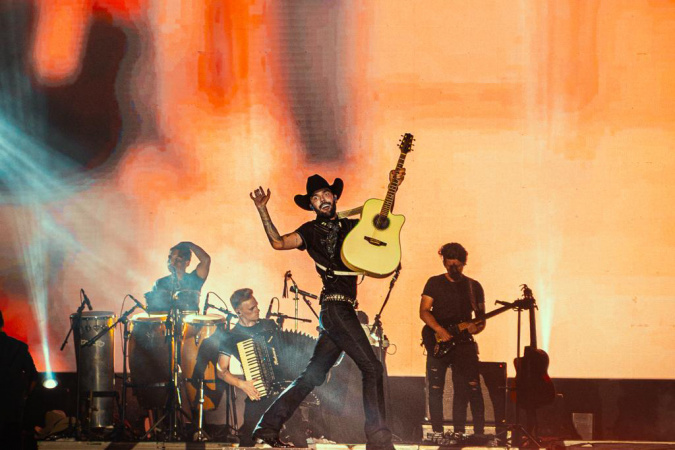 Luan Pereira e countrybeat atraem multidão recorde no verão maior em pontal do paraná
