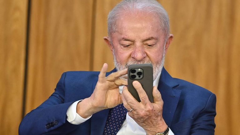 PT solicita ao TSE remoção de perfis fake que atacam Lula com IA