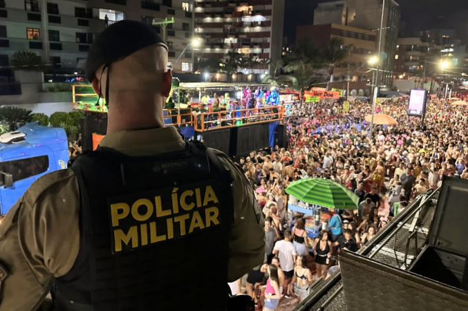 Carnaval no litoral do Paraná atrai quase 500 mil foliões em 2026