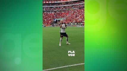 Matheuzinho provoca Paquetá com dancinha após título do Corinthians