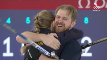 Suecos e canadenses trocam provocações durante jogo de curling nas Olimpíadas de Inverno