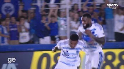 Cruzeiro aproveita espaços, mas volante é expulso em vitória sobre URT