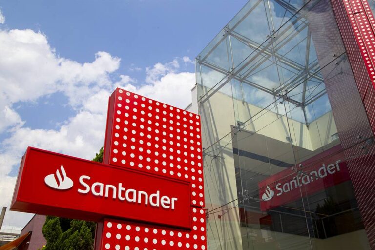 Lucro do Santander cresce 12,6% e alcança R$ 15,6 bilhões em 2025