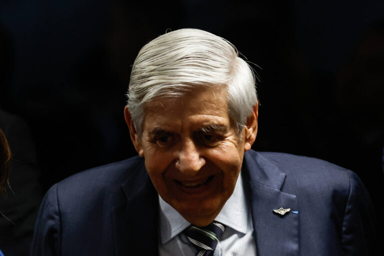 STM avalia preservar patentes de Heleno e Nogueira em processo militar