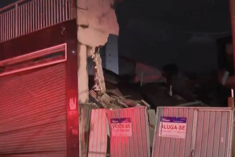 Prédio de quatro andares desaba em Guarulhos sem causar feridos