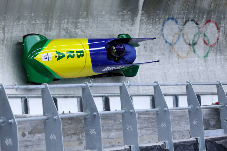 Dupla brasileira de bobsled enfrenta desafio difícil em Milão-Cortina