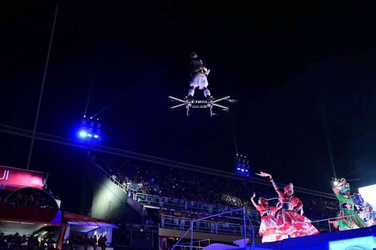 Anac notifica Portela e Liesa por uso irregular de drone no Carnaval