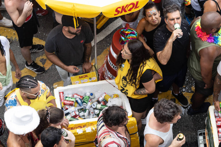 Queda de rendimento afeta ambulantes no Carnaval de São Paulo em 2026
