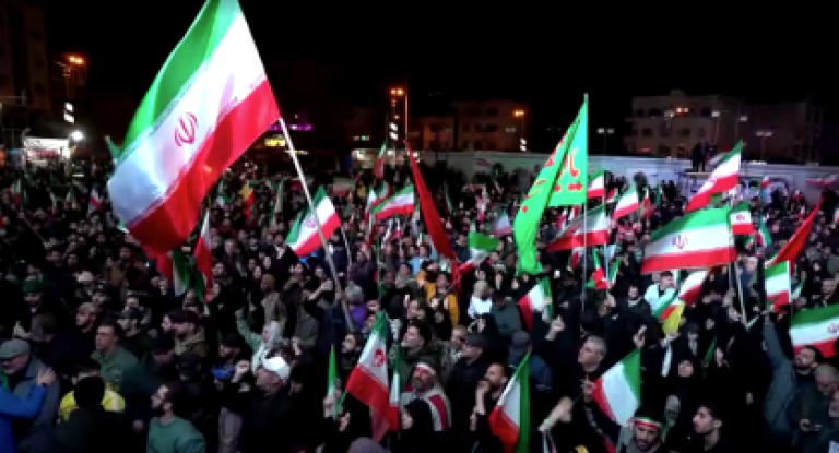Iranianos reafirmam apoio a Khamenei após cessar-fogo com os EUA