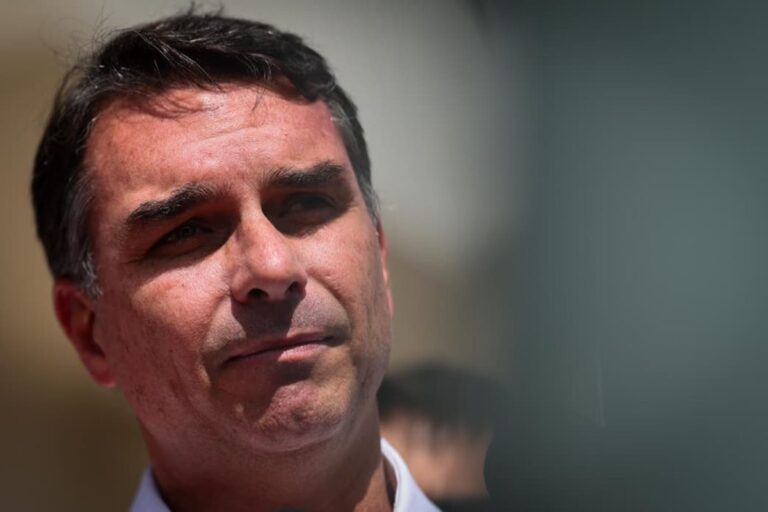 Flávio Bolsonaro manifesta solidariedade após temporais em Minas Gerais