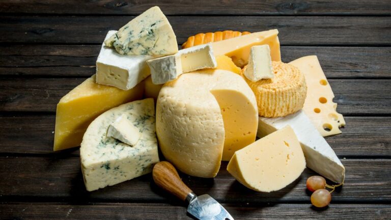 Queijo reduz risco de demência segundo estudo sueco