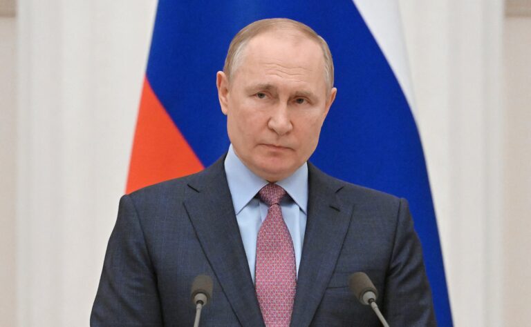 Putin afirma que ataques ucranianos marcam nova fase em Luhansk e Kherson