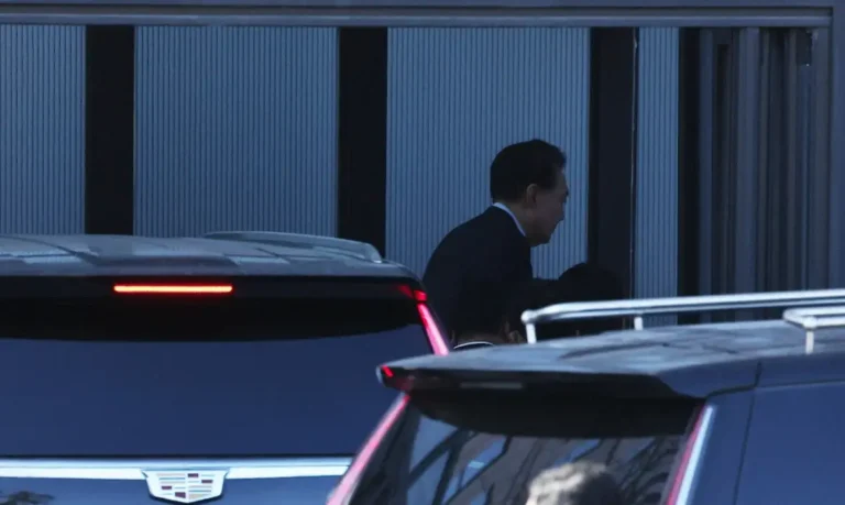 Yoon Suk-yeol condenado à prisão perpétua na Coreia do Sul
