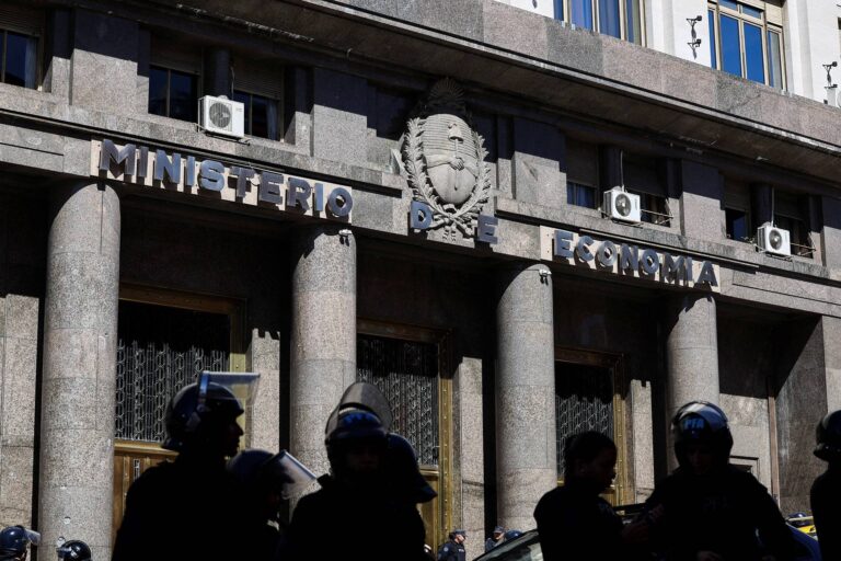 Argentina registra novo upgrade da s&p e títulos em dólar sobem com força
