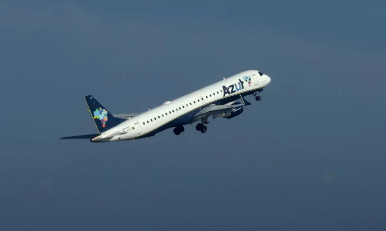 Cade aprova aumento da participação da United Airlines na Azul com restrições