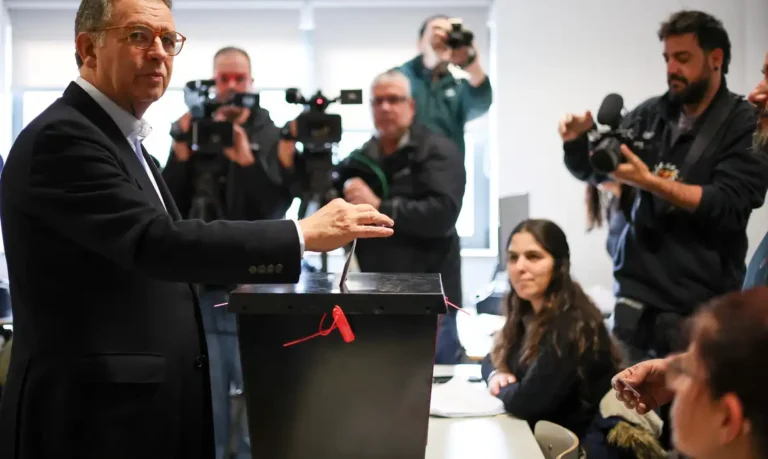 Antônio Seguro assume presidência de Portugal com ampla votação