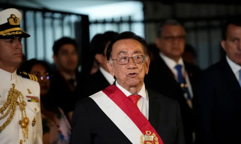 Deputado marxista José María Balcázar assume presidência interina do Peru