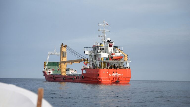 Escassez global de oferta intensifica-se em maio com impacto em commodities-chave