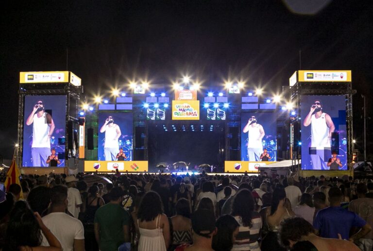 Shows gratuitos agitam Pontal do Paraná com diversidade musical