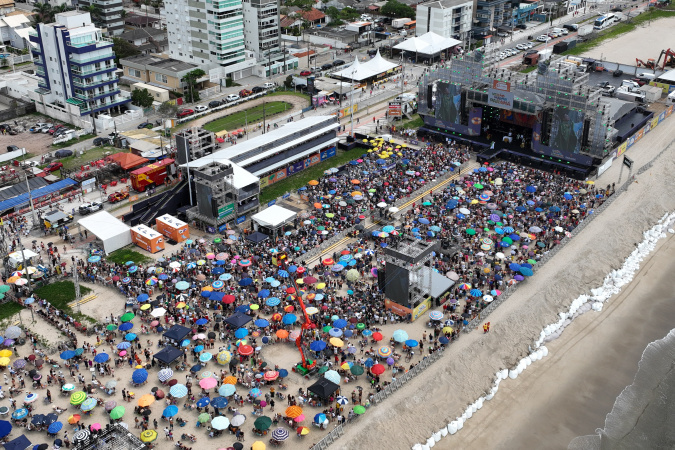 Padre Reginaldo Manzotti atrai 38 mil pessoas no encerramento do Verão Maior Paraná
