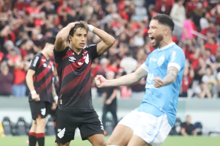 Athletico perde pênalti decisivo e é eliminado pelo Londrina no Paranaense