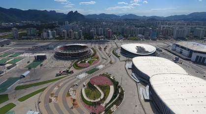 Incêndio consome velódromo do Parque Olímpico na Barra do Rio de Janeiro