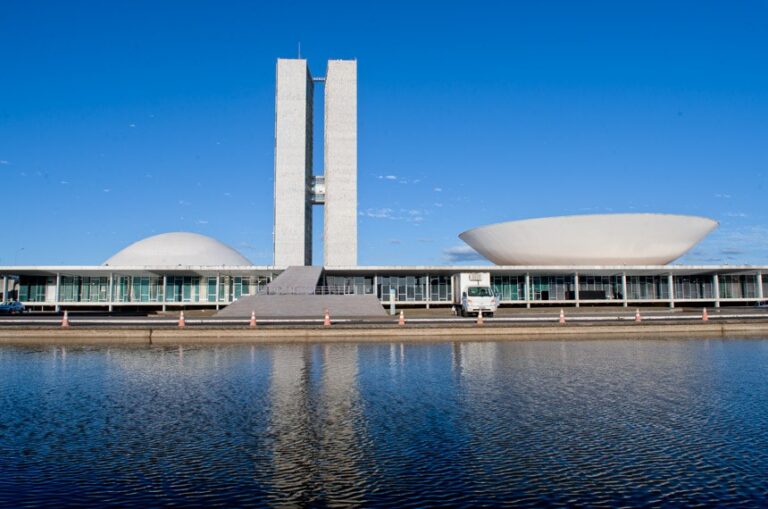 Janela partidária revela força política da direita no Brasil