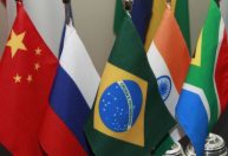 Brics pay busca reduzir dependência do dólar em pagamentos internacionais