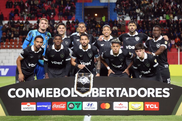 Botafogo tem atuação de destaque de Vitinho e tropeça contra Nacional Potosí na altitude