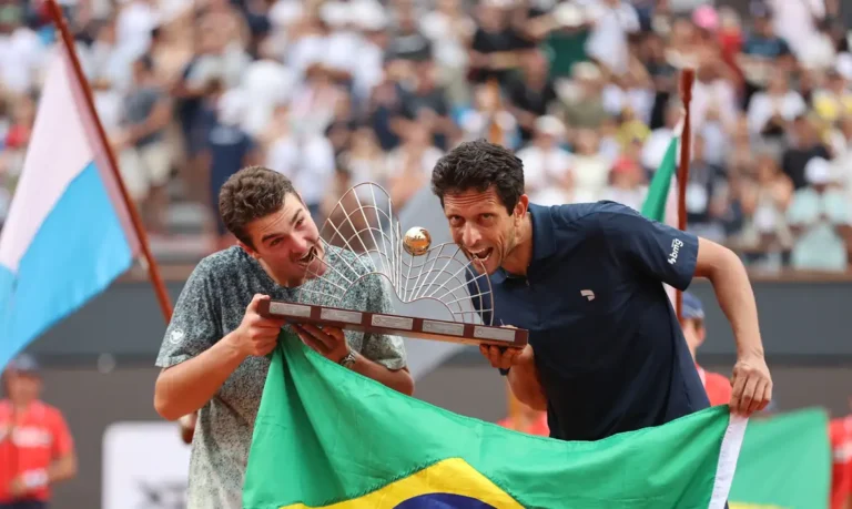 João Fonseca e Marcelo Melo conquistam título de duplas no Rio Open