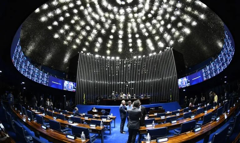 Senado endurece regras para condenados por morte de policiais