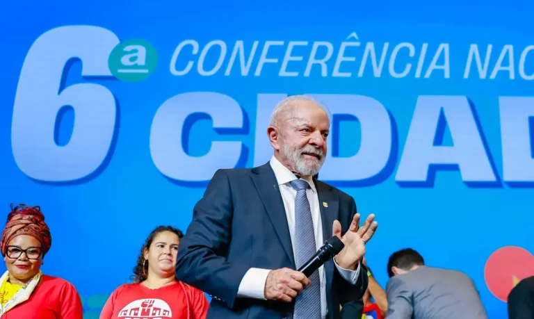 Lula critica zema por omissão no uso de recursos para prevenção à chuva