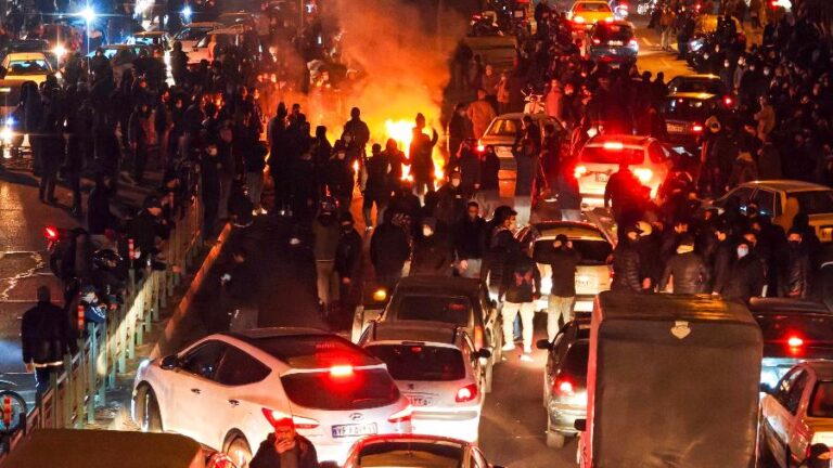 Irã prende 139 estrangeiros durante protestos de janeiro