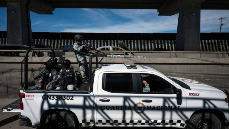 México mobiliza tropas após onda de violência causada por morte de chefe do narcotráfico