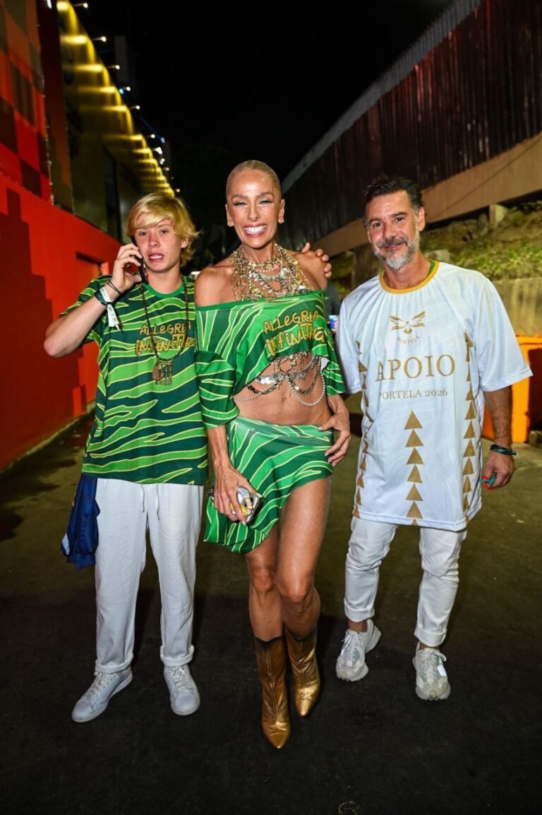 Adriane Galisteu curte Carnaval em família na Sapucaí com desfiles marcantes